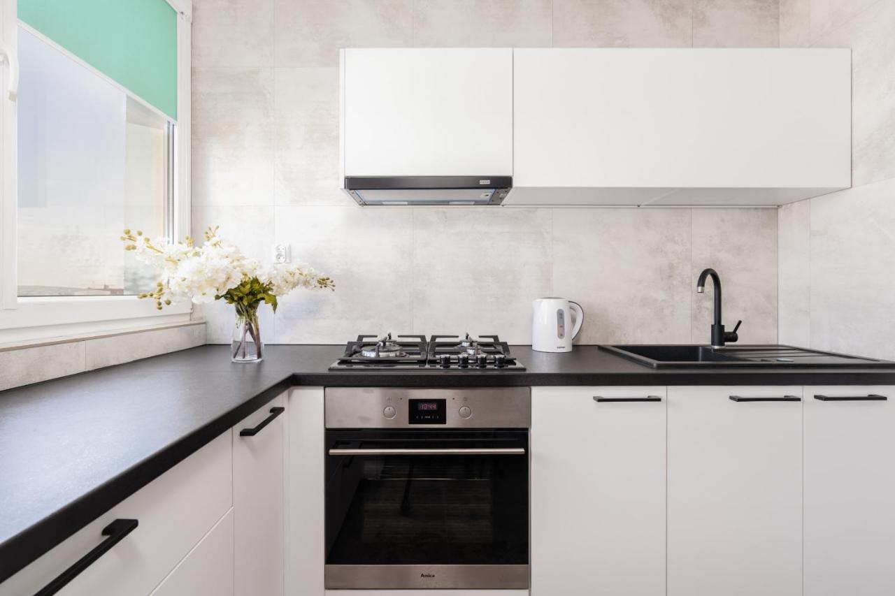 Stylish Apartment Near Wroclavia For 4 Guests By Noclegi Renters Wrocław Exteriör bild