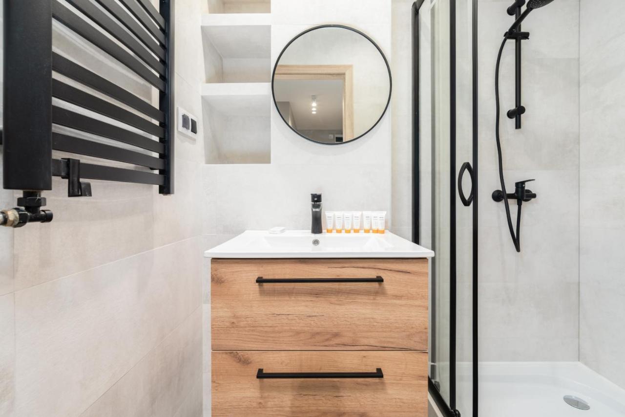 Stylish Apartment Near Wroclavia For 4 Guests By Noclegi Renters Wrocław Exteriör bild