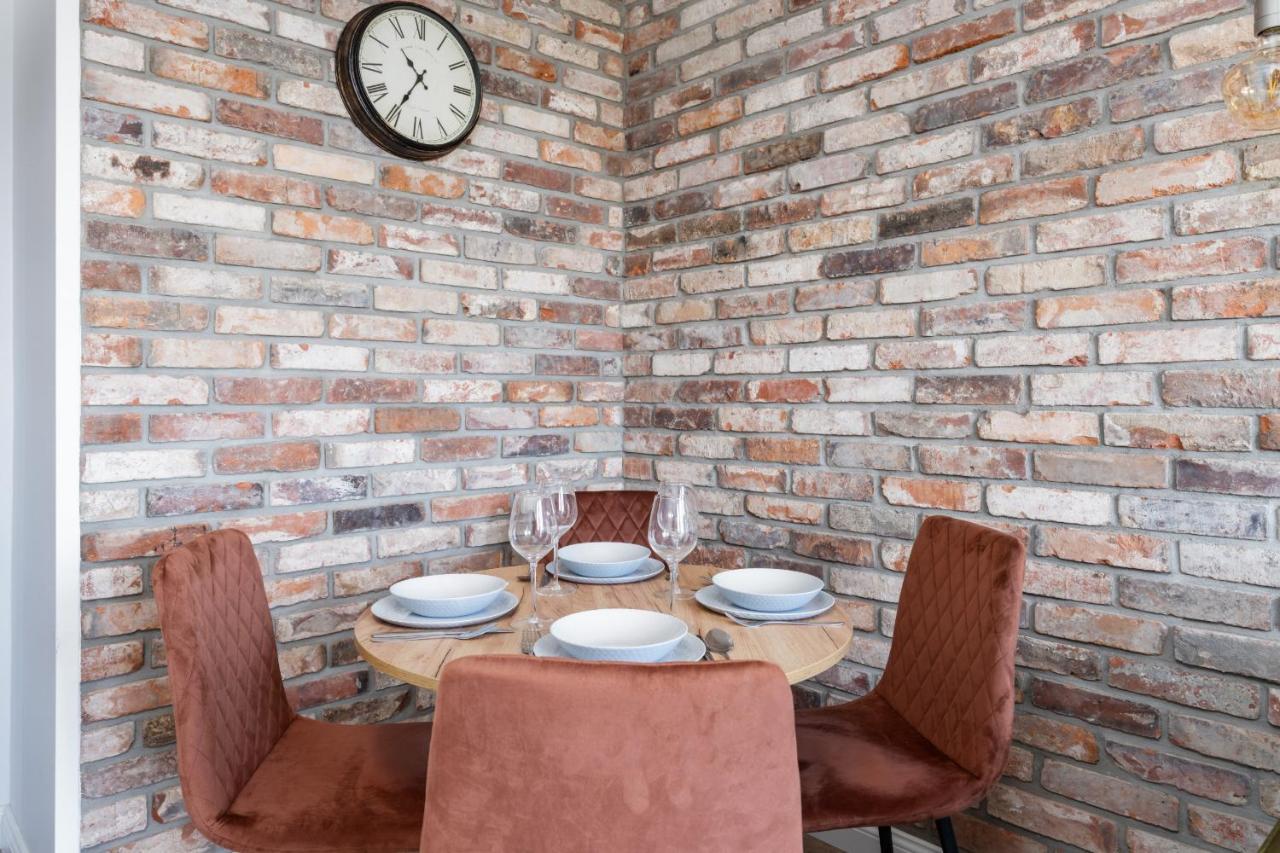 Stylish Apartment Near Wroclavia For 4 Guests By Noclegi Renters Wrocław Exteriör bild